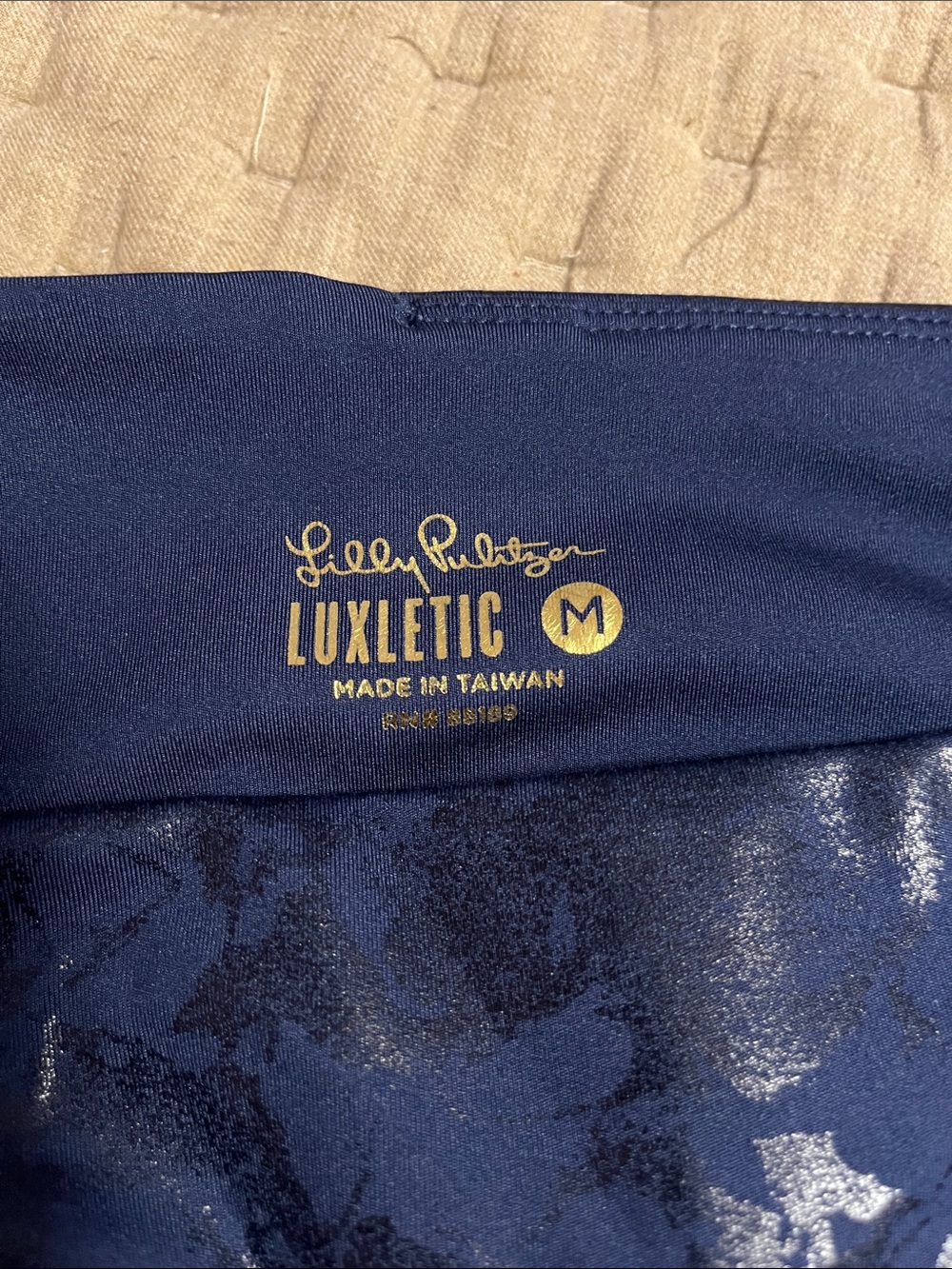 Lilly Pulitzer Navy Blue luxlrtic Leggings size M. Like New - Picture 3 of 3